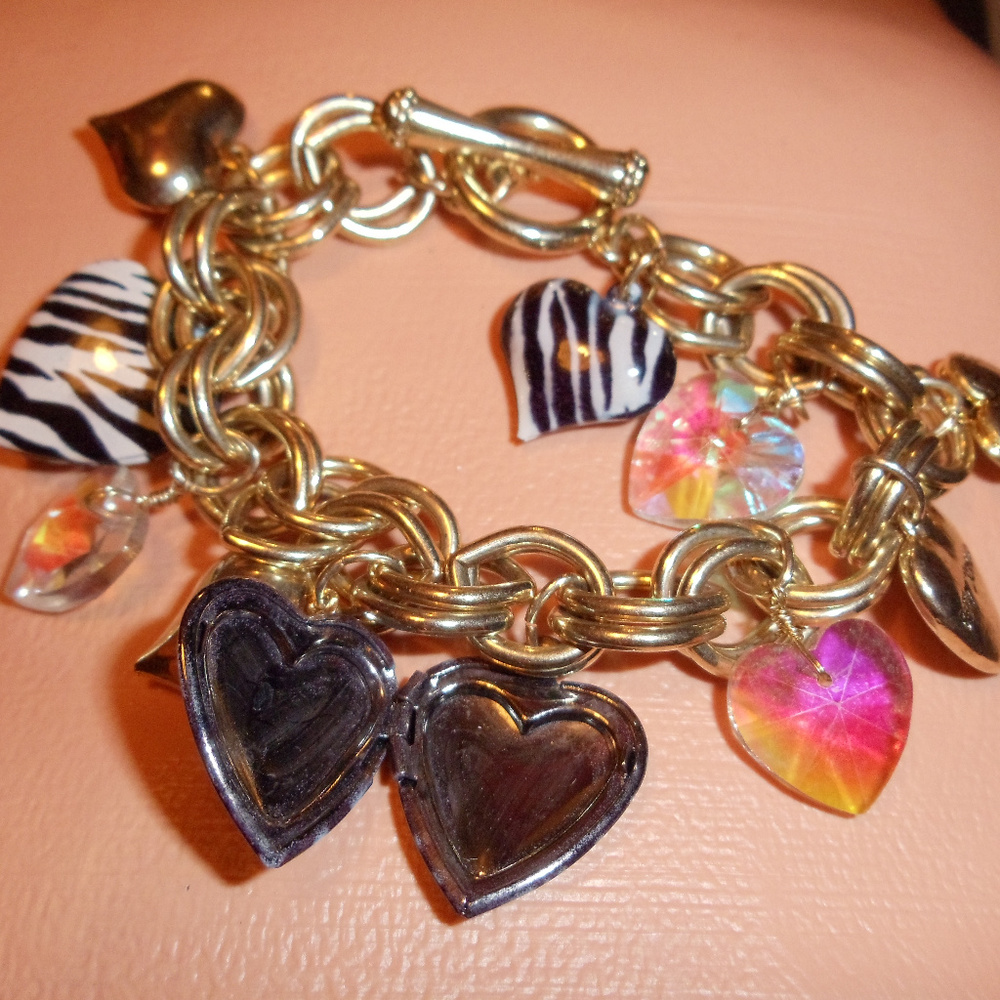 BETSEY JOHNSON ZEBRA CHARM BRACELET puffy irridescent HEART gold zoo locket B9